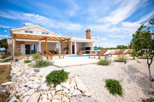 Villa Iva With Heated Pool