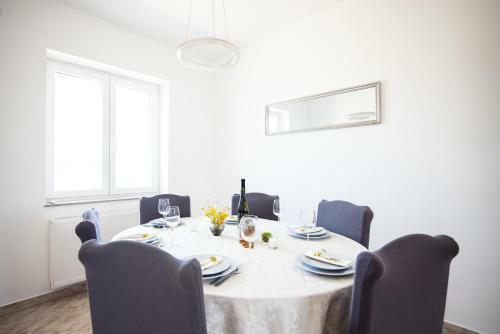 Villa Iva With Heated Pool