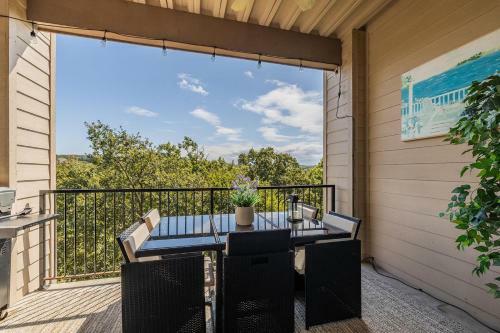 Gorgeous 3 Bedroom 2 Bath Lakefront Condo #341