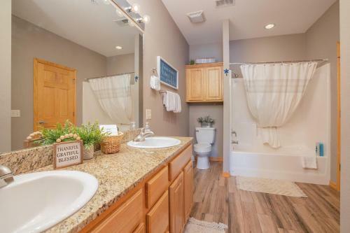 Gorgeous 3 Bedroom 2 Bath Lakefront Condo #341