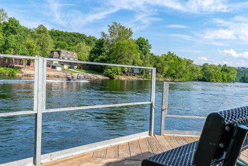 The Creekside Cozy