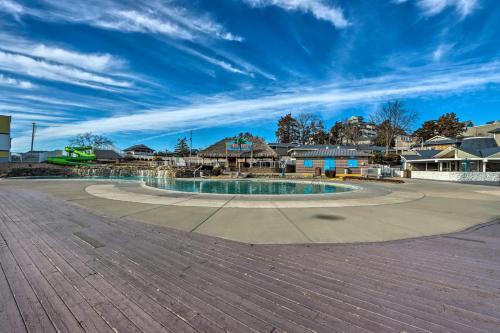 Osage Beach Hideaway With 3 Decks And Fireplace!
