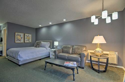 Osage Beach Hideaway With 3 Decks And Fireplace!