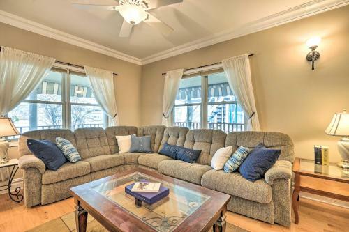 Beautiful Spacious Beach Home, Private Deck & Grill, With Beach Badges