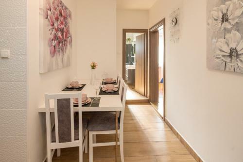 Hostal Apartmani Marko Dugova?a