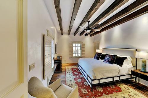 Palacio Rojo Condo Unit 1