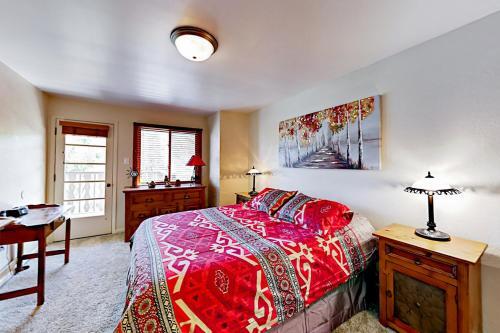 Artist Road Unit 94