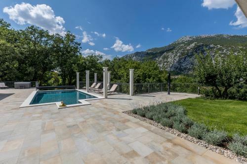 Villa Grey Stone