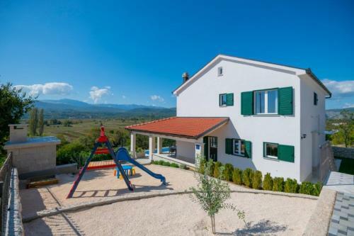 Luxury Villa Melita With Heated Pool