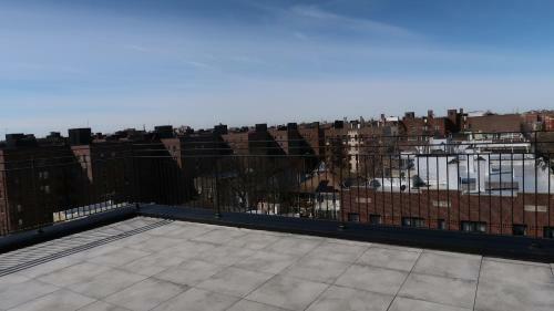 Spacious 2-bedroom Apartment With Lounge & Rooftop