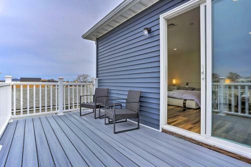 Expansive Long Island Abode Yard And Balconies