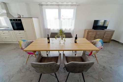 Holiday House With A Private Heated Swimming Pool