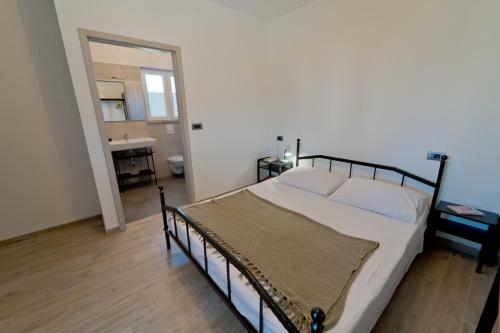 Holiday House With A Private Heated Swimming Pool