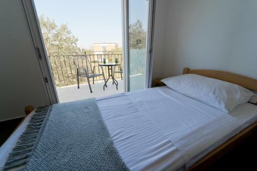 Holiday House With A Private Heated Swimming Pool