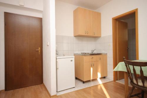Apartments With A Parking Space Dugi Rat, Omis - 7481