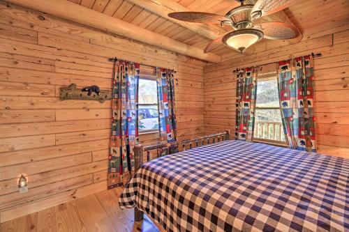 Lansing Cabin With Huge Wrap-around Deck And Hot Tub!