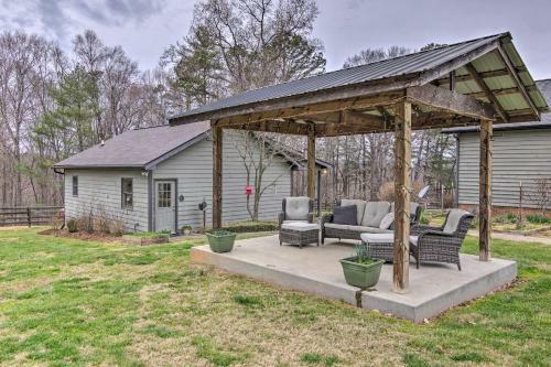 Cabin At Lambfarm Horses With Fire Pit And Deck
