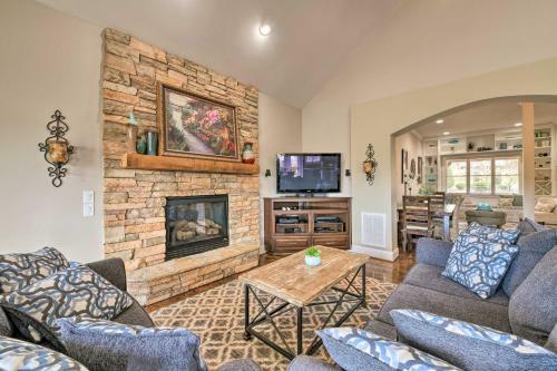 Lakefront Mooresville Home With Private Pool!