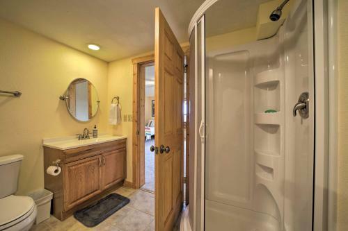 Bright Sapphire Escape Near Hiking And Golfing!