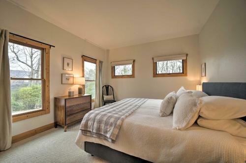 Bright Sapphire Escape Near Hiking And Golfing!