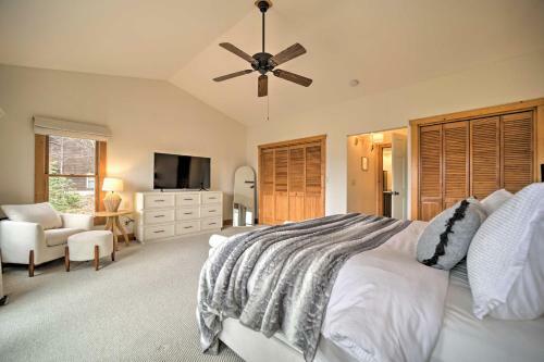 Bright Sapphire Escape Near Hiking And Golfing!