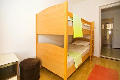 Apartment Tvrdni Dolac 4008c