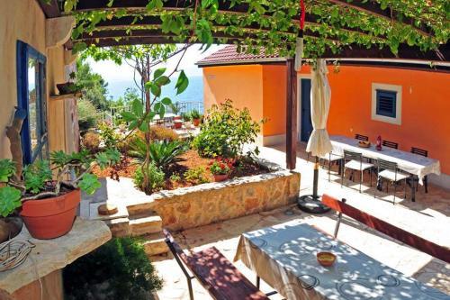 Apartment Tvrdni Dolac 4008c