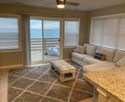 Whitecaps Surf City Beachfront Townhome