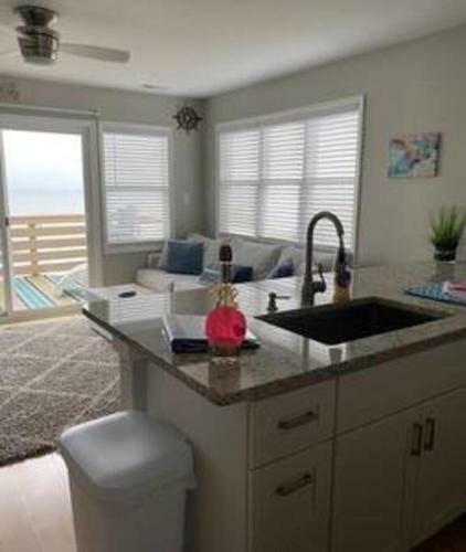 Whitecaps Surf City Beachfront Townhome