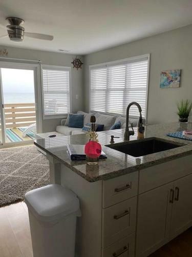 Whitecaps Surf City Beachfront Townhome