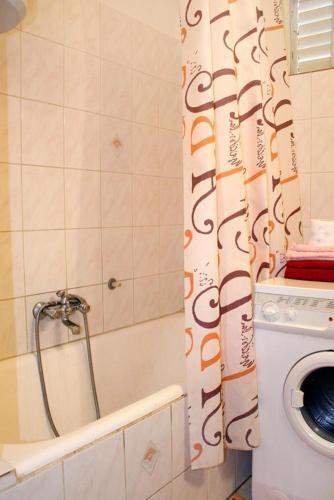 Apartment Zarace - Gdinj 2047b