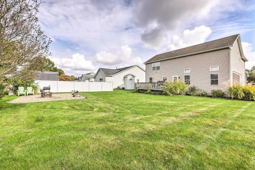 Large Cleveland Home With Fire Pit And Backyard!