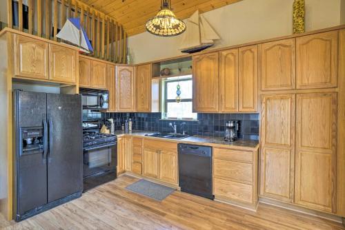 Spacious Buckeye Lake Home Private Boat Dock