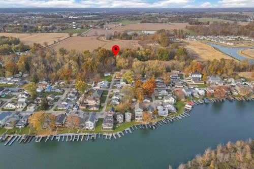 Spacious Buckeye Lake Home Private Boat Dock