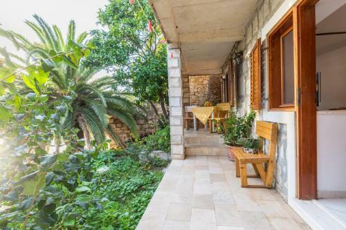 Apartamentos Pansion Mali Raj