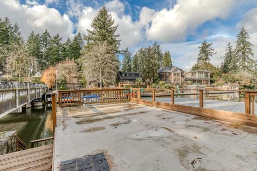 Luxury On The Lake