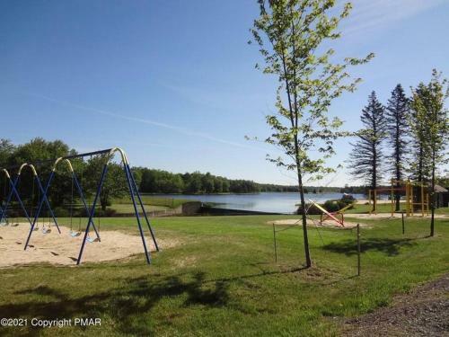 Poconos Cabin-game Room-firepit-patio-bbq-5 Lakes