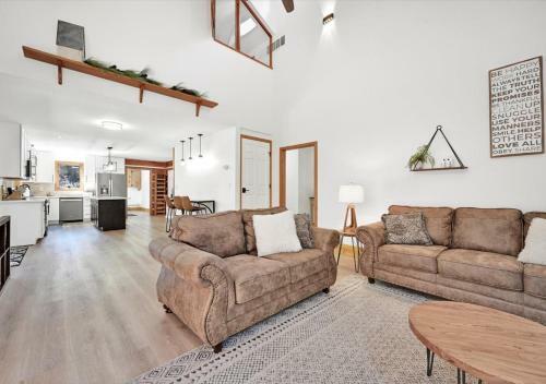 Pine Hollow Lodge