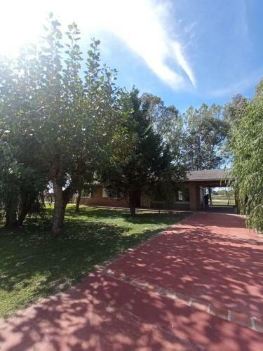 Lugar Encantador Con Gran Parque Arbolado.