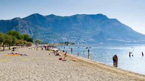 Beach Apartments "bili Cvitak"
