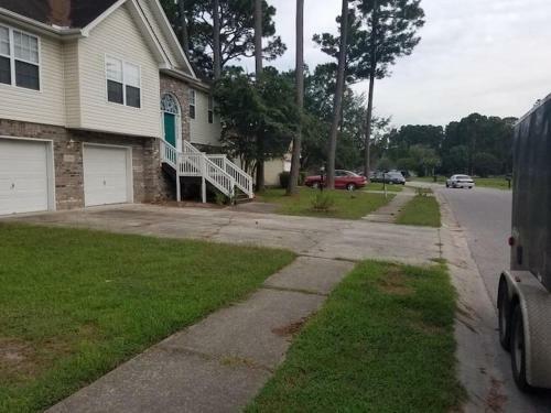 Apartamento Lovely Two-story House With Spacious Backyard