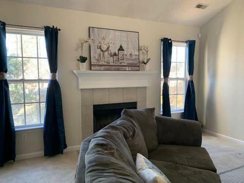 Apartamento Lovely Two-story House With Spacious Backyard