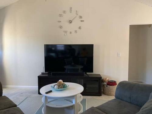 Apartamento Lovely Two-story House With Spacious Backyard