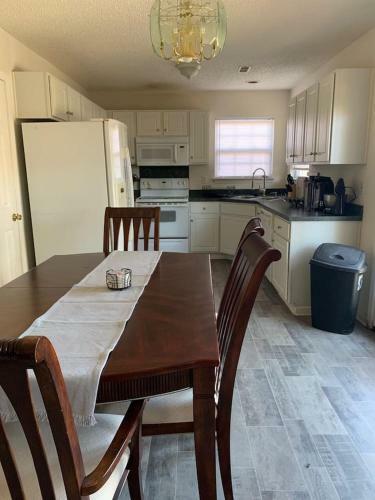 Apartamento Lovely Two-story House With Spacious Backyard