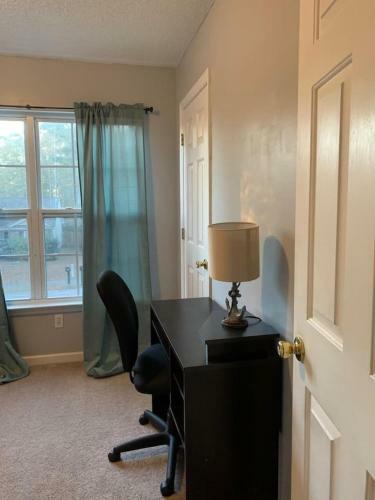 Apartamento Lovely Two-story House With Spacious Backyard