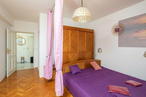 Golden View Apartment
