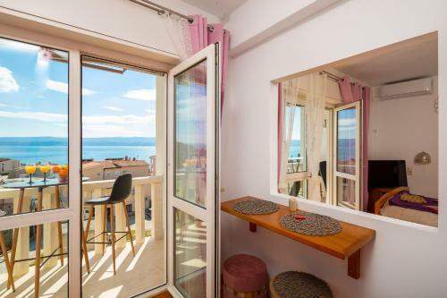 Golden View Apartment