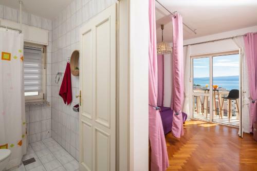 Golden View Apartment