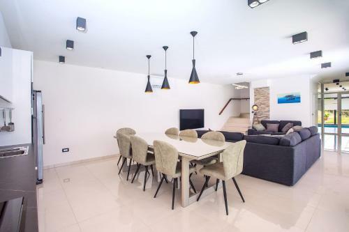 Villa Seaview Holiday Home Lemona
