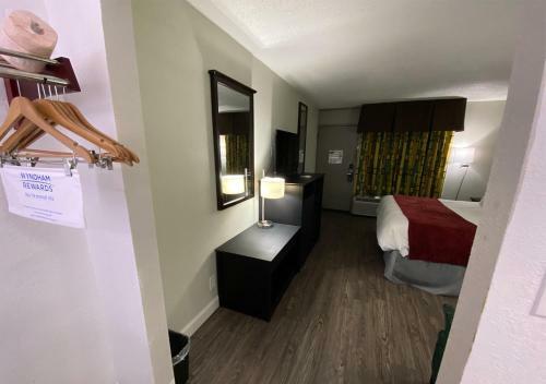 Lx Hotel, Boutique Acw Circle